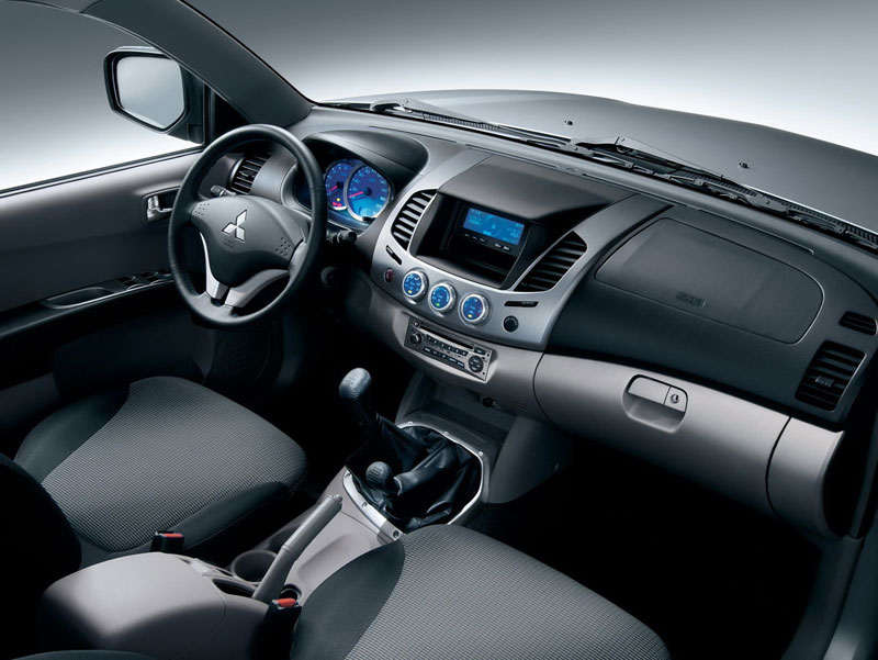 Mitsubishi L200. Интерьер Mitsubishi L200. Интерьер