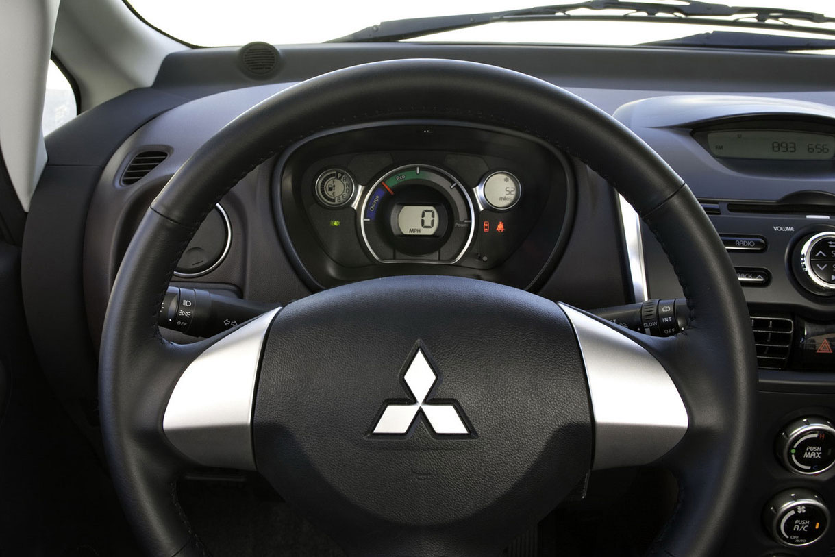 Безопасный электрокар Mitsubishi i-MiEV Безопасный электрокар Mitsubishi i-MiEV